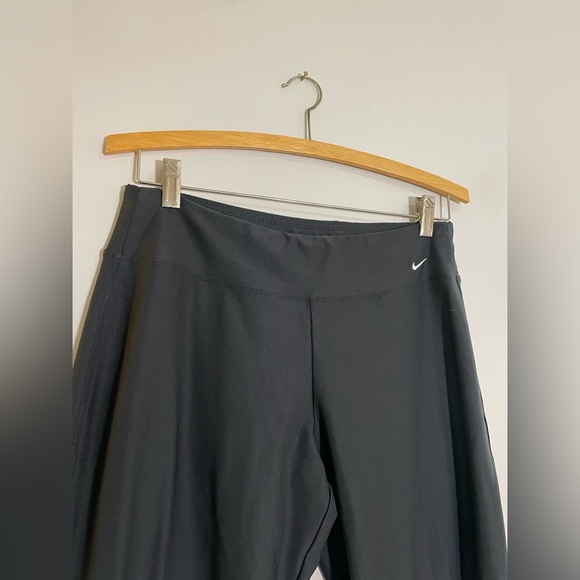 Nike Wide-Leg black Yoga Pants / Leggings - Picture 3 of 5